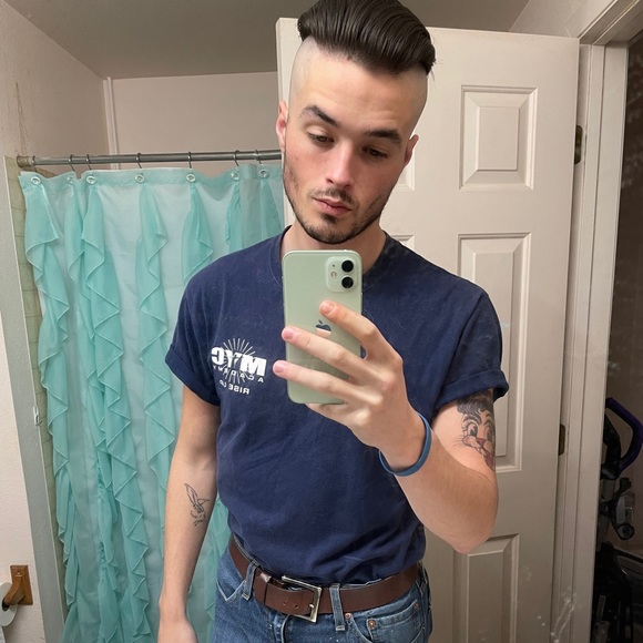 Meet your Posher, Nicolas - Picture 1 of 1